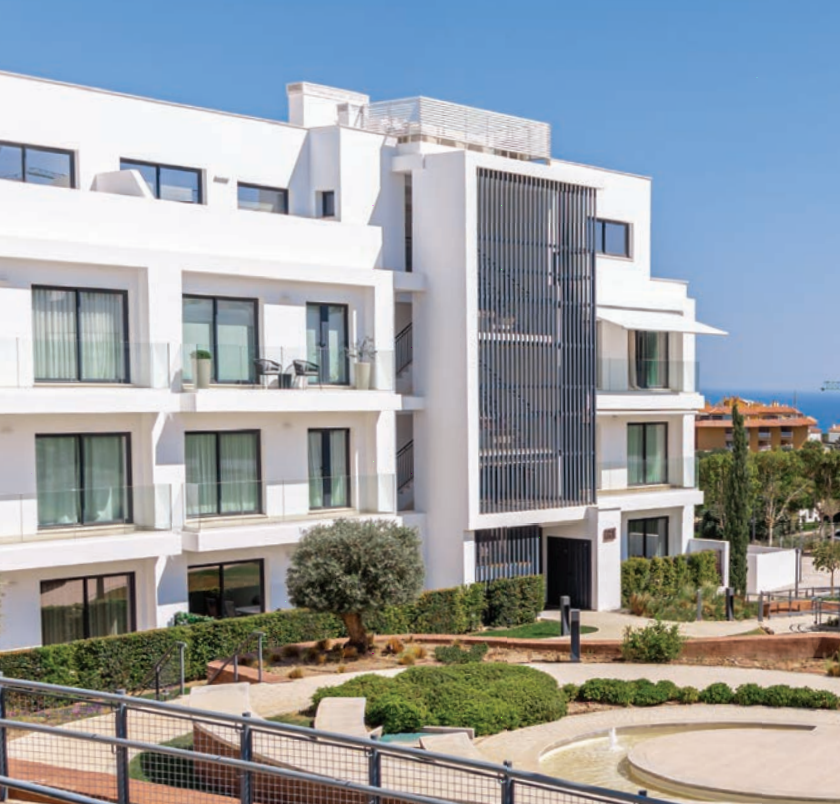 Este apartamento de lujo en planta baja con jardín, Fuengirola