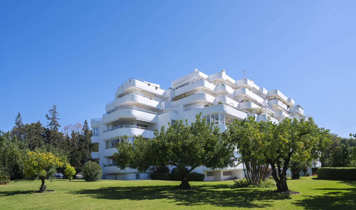 Impresionante apartamento con vistas panorámicas en Guadalmina Alta, San Pedro de Alcántara