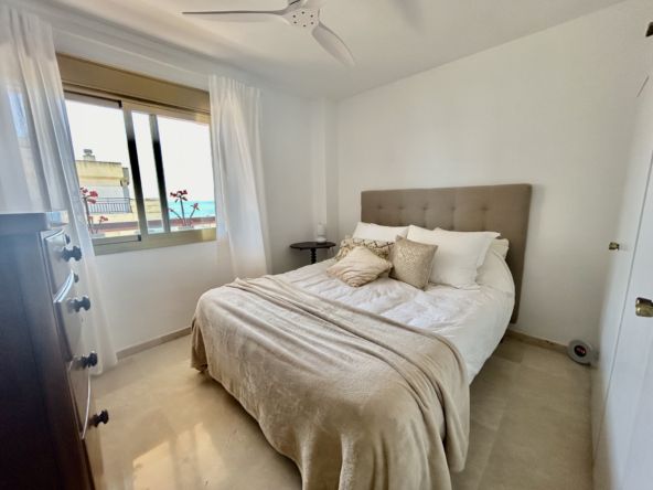 Coqueto apartamento con excepcional ubicación junto a la playa, el Paseo Marítimo y el Puerto Deportivo de Marbella