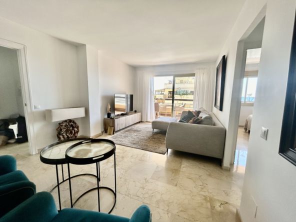 Coqueto apartamento con excepcional ubicación junto a la playa, el Paseo Marítimo y el Puerto Deportivo de Marbella