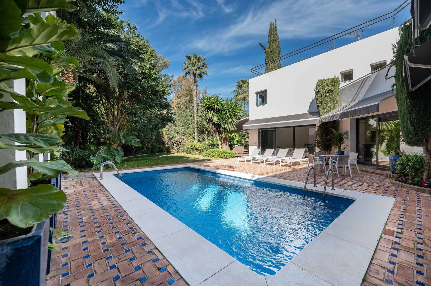 Exquisita casa familiar en una ubicación privilegiada, Nueva Andalucía, Marbella