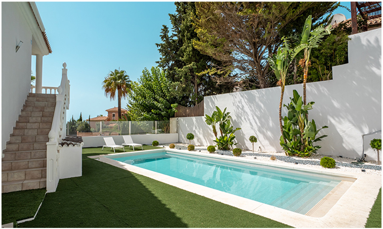 Impresionante Villa con Vistas Panorámicas al Mar y a la Montaña en Mijas