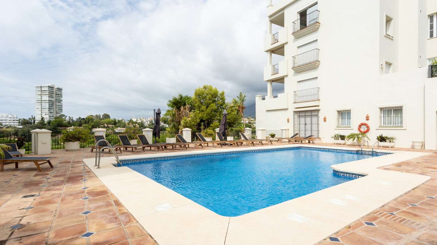 Este excepcional apartamento se encuentra en el corazon del prestigioso campo de golf, Marbella