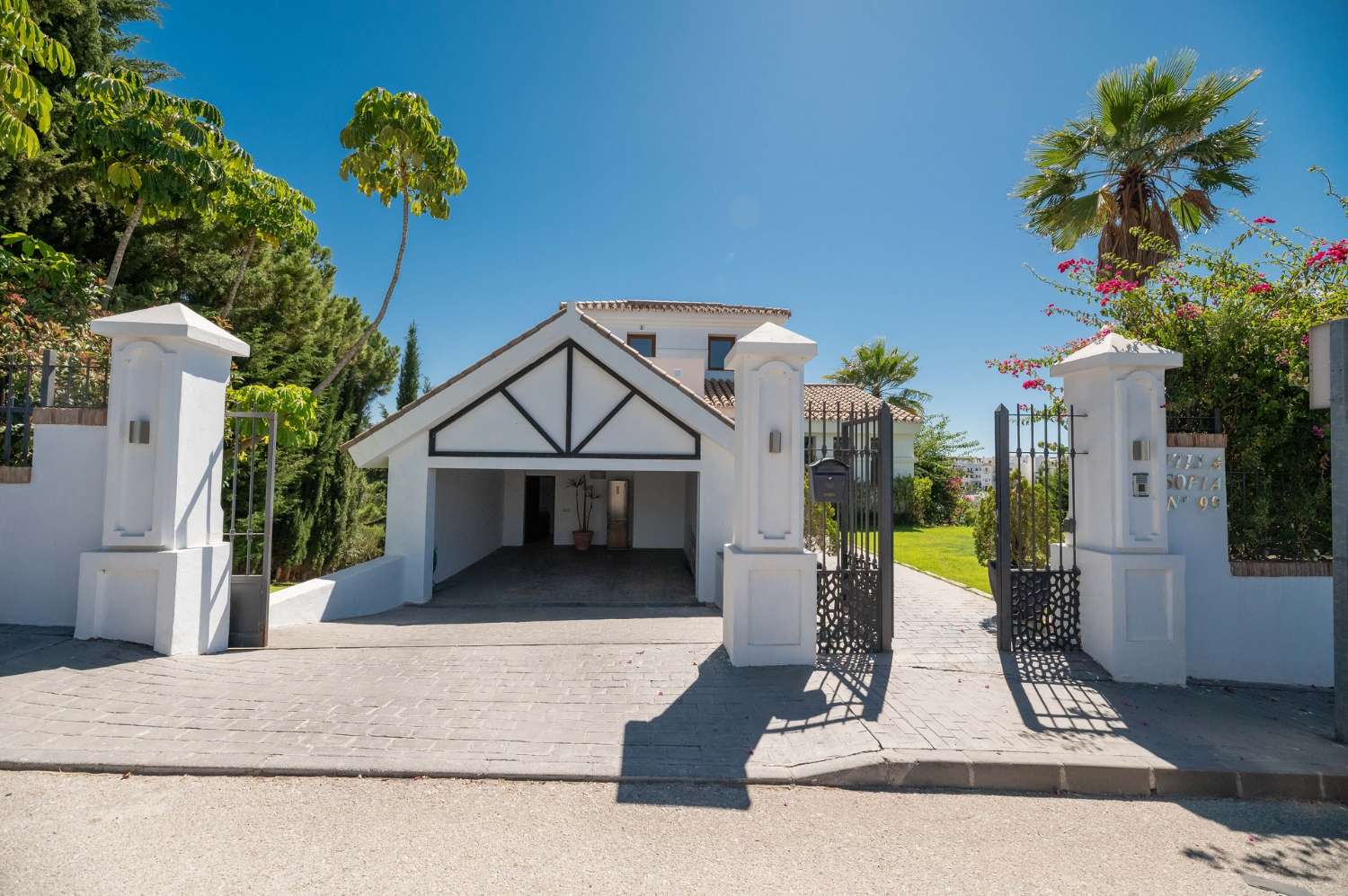 Villa de lujo en primera línea de golf en La Resina Golf